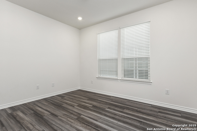 Listing photo id 25 for 10643 Military Dr Unit 70 W