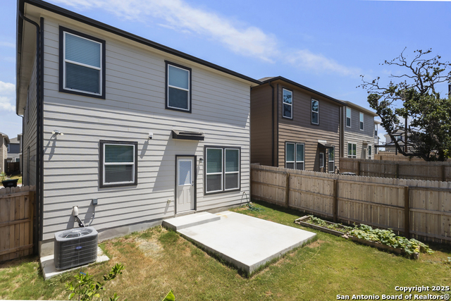 Listing photo id 37 for 10643 Military Dr Unit 70 W