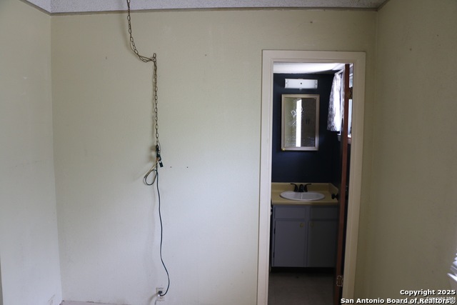 Image 13 of 21 For 2911 Cumbre