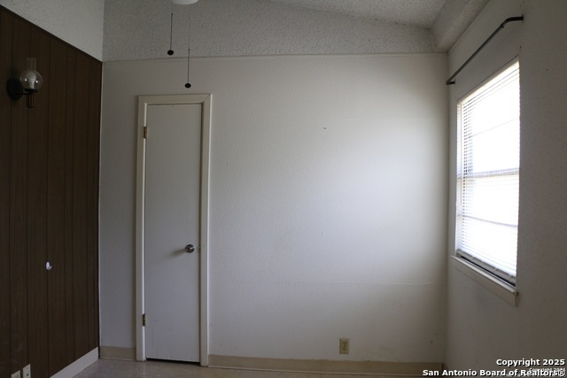 Image 16 of 21 For 2911 Cumbre