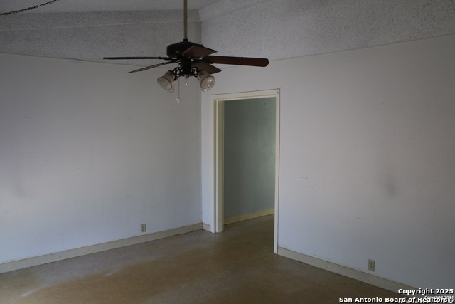 Image 19 of 21 For 2911 Cumbre