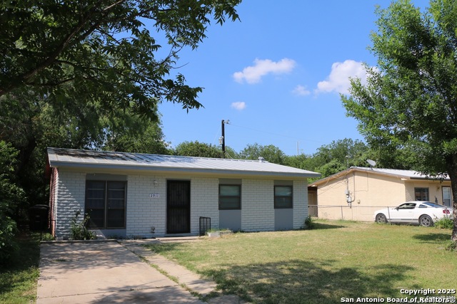 Image 2 of 21 For 2911 Cumbre