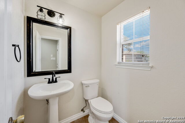 Image 13 of 20 For 915 Marble  