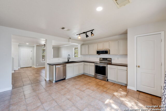 Image 8 of 20 For 915 Marble  