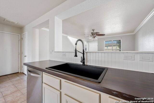 Image 9 of 20 For 915 Marble  