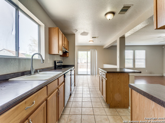 Listing photo id 8 for 3106 Carswell Bend
