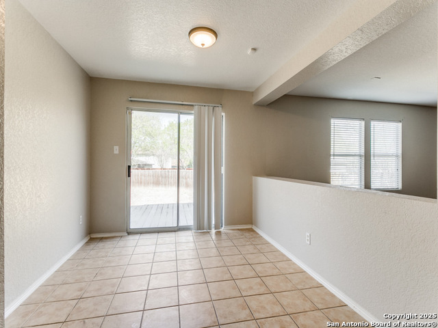 Listing photo id 10 for 3106 Carswell Bend
