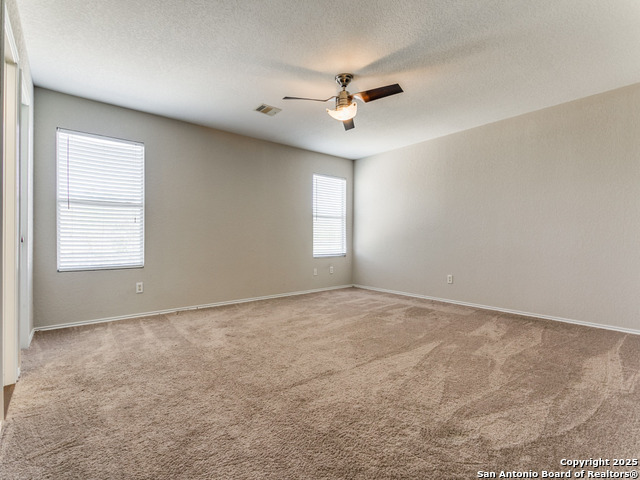 Listing photo id 13 for 3106 Carswell Bend