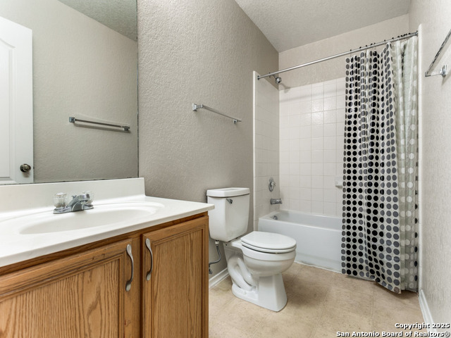 Listing photo id 14 for 3106 Carswell Bend