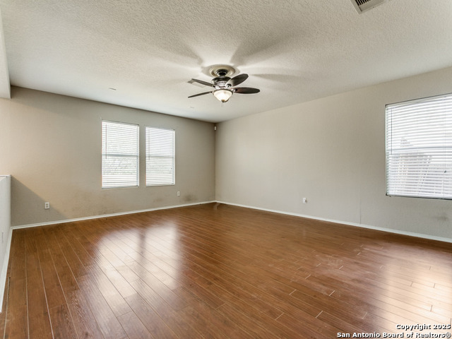 Listing photo id 2 for 3106 Carswell Bend