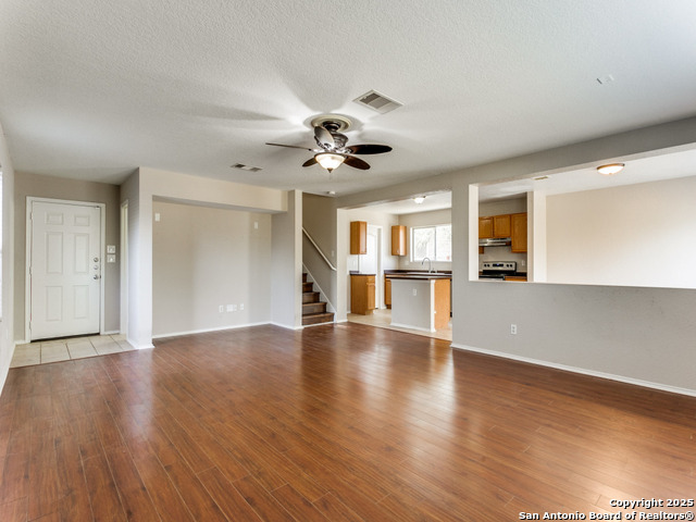Listing photo id 3 for 3106 Carswell Bend
