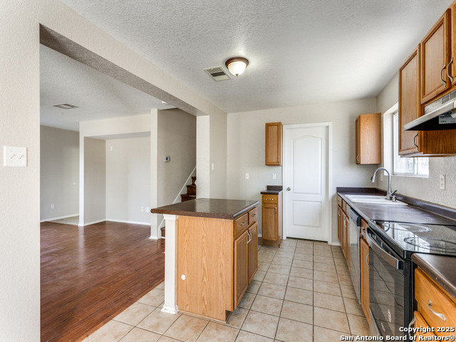Listing photo id 6 for 3106 Carswell Bend