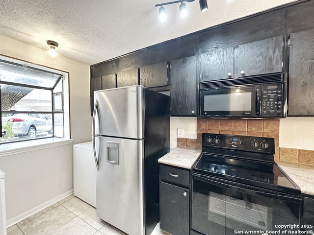 Image 4 of 18 For 11815 Vance Jackson  3106