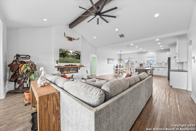 Listing photo id 3 for 475 County Road 240