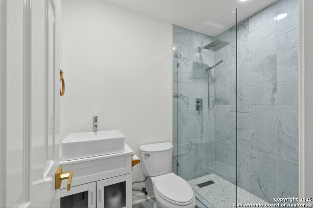 Image 20 of 28 For 18743 Danforth