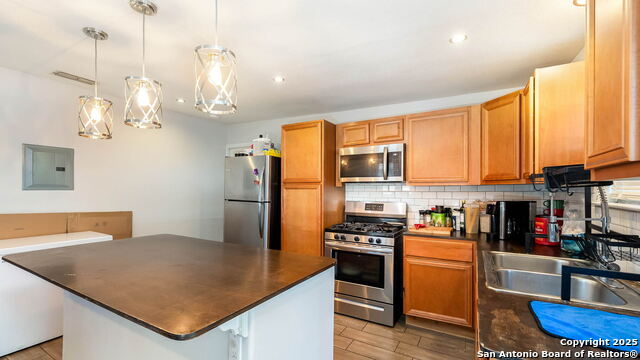 Image 9 of 18 For 1722 Alametos