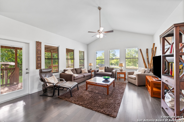 Listing photo id 23 for 136 Evergreen W