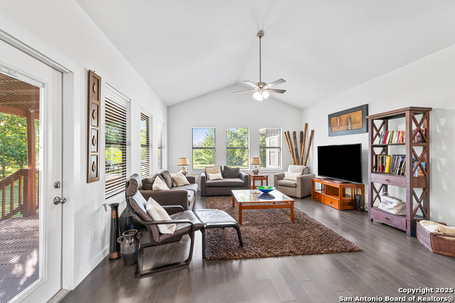 Listing photo id 24 for 136 Evergreen W