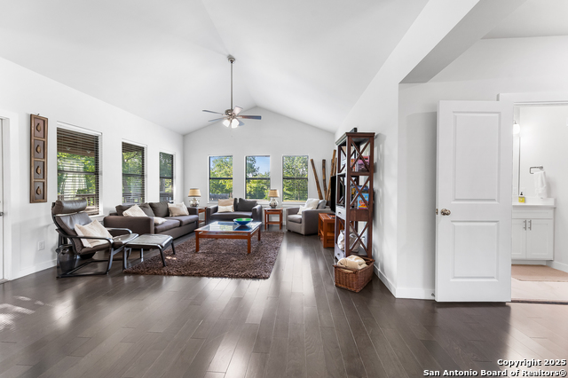 Listing photo id 49 for 136 Evergreen W