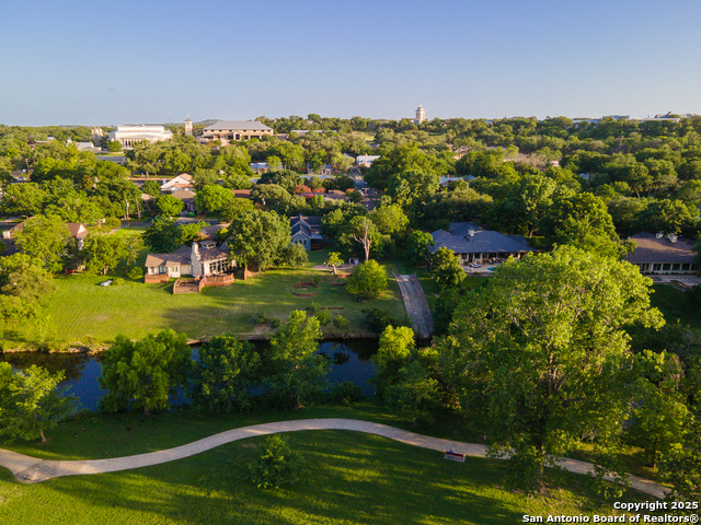 Listing photo id 52 for 136 Evergreen W