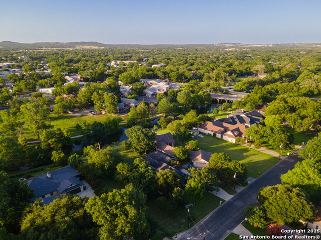 Listing photo id 55 for 136 Evergreen W