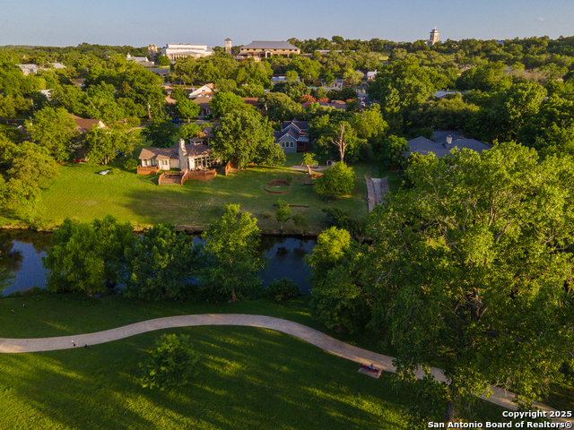 Listing photo id 59 for 136 Evergreen W