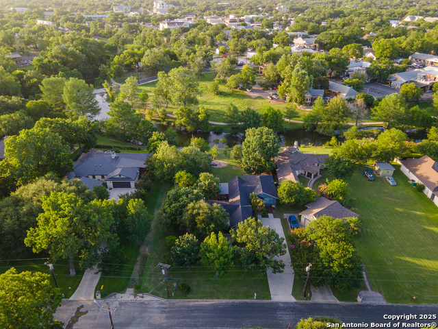 Listing photo id 64 for 136 Evergreen W