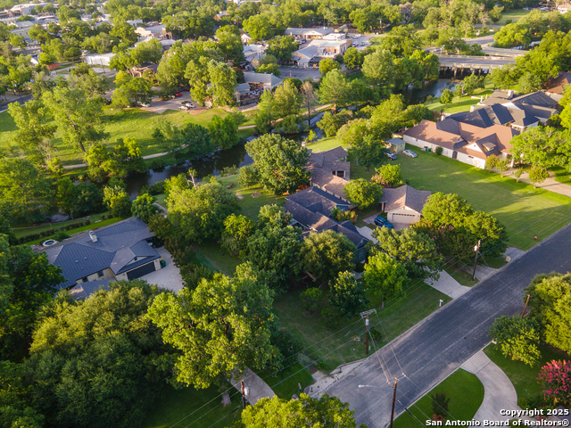 Listing photo id 65 for 136 Evergreen W