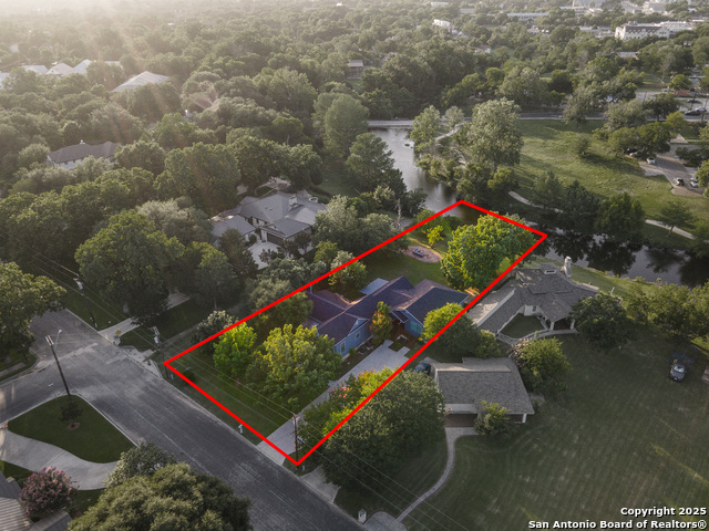 Listing photo id 76 for 136 Evergreen W