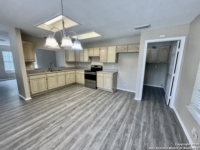 Image 8 of 31 For 1109 Shadwell Dr.