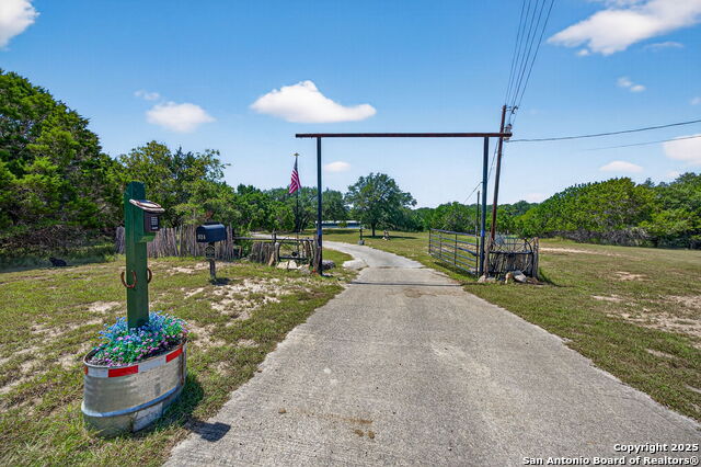 Details for 924 Wagon Creek, Bandera, TX 78003