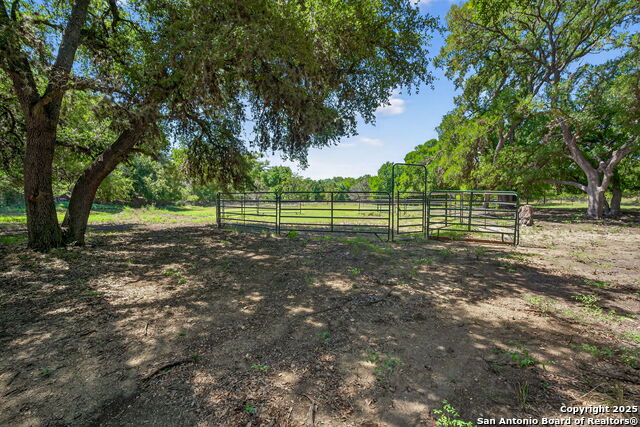 Image 21 of 34 For 924 Wagon Creek