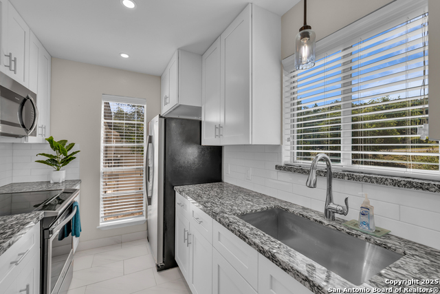 Image 11 of 44 For 2004 Lakeland Drive 5a