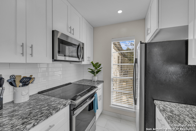 Image 12 of 44 For 2004 Lakeland Drive 5a