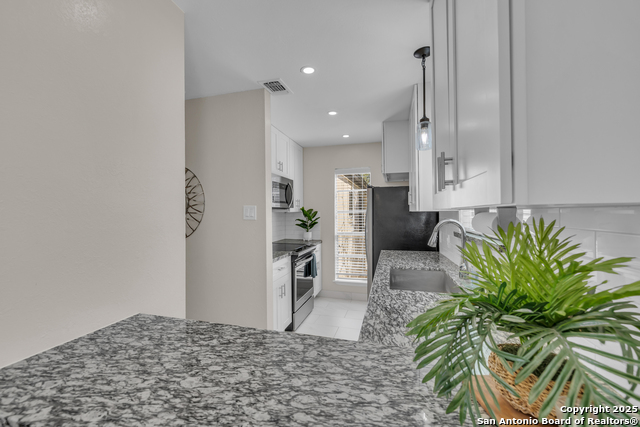 Image 13 of 44 For 2004 Lakeland Drive 5a