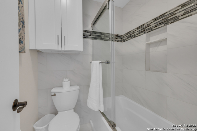 Image 21 of 44 For 2004 Lakeland Drive 5a