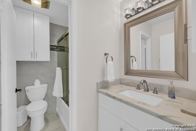 Image 22 of 44 For 2004 Lakeland Drive 5a