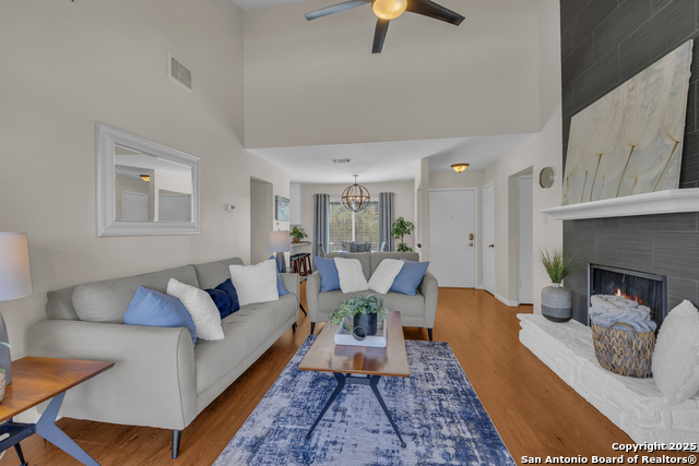 Image 7 of 44 For 2004 Lakeland Drive 5a