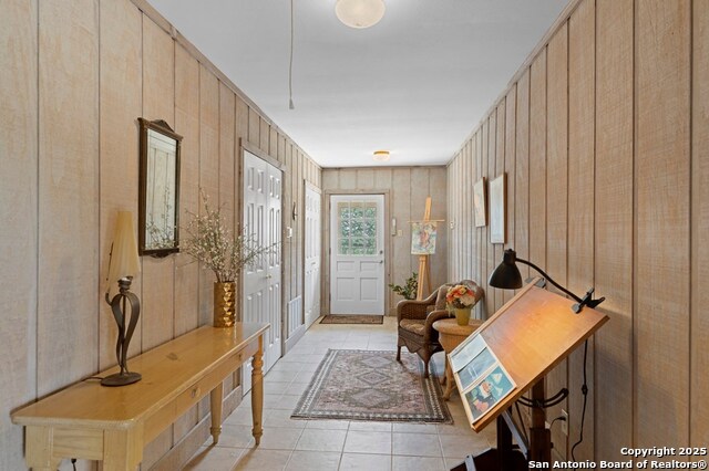 Listing photo id 15 for 113 Indian Bluff Dr.