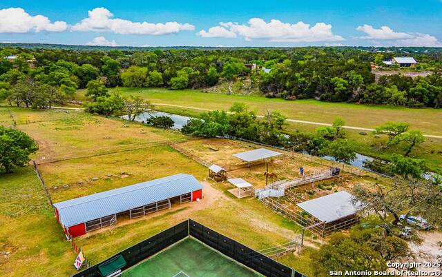 Listing photo id 35 for 113 Indian Bluff Dr.