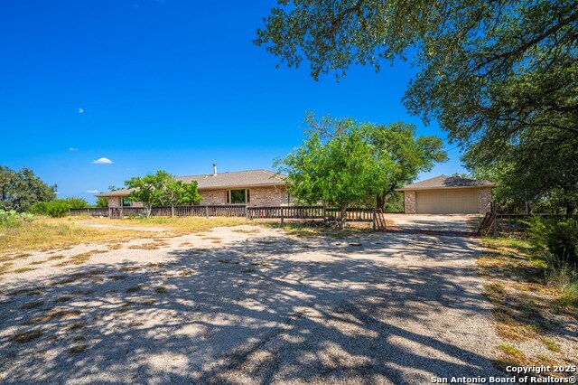 Listing photo id 2 for 113 Indian Bluff Dr.