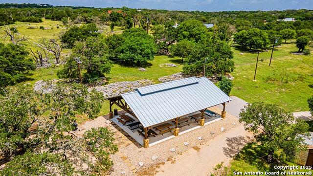 Listing photo id 42 for 113 Indian Bluff Dr.