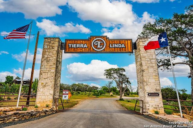 Listing photo id 52 for 113 Indian Bluff Dr.