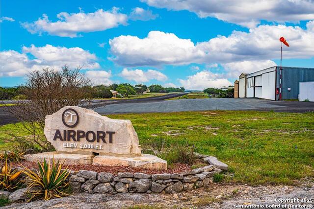 Listing photo id 53 for 113 Indian Bluff Dr.