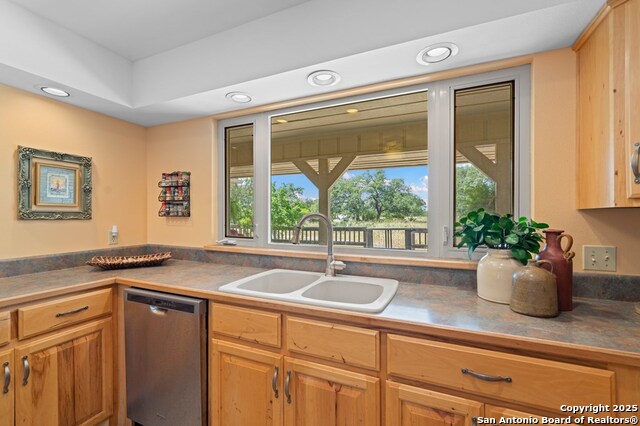 Listing photo id 7 for 113 Indian Bluff Dr.