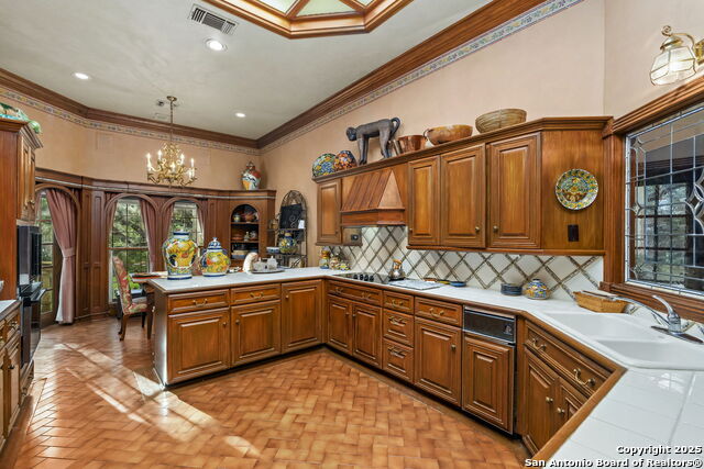 Image 15 of 44 For 9003 Village Dr