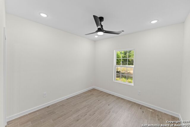 Image 19 of 22 For 350 Spanish Oak Dr