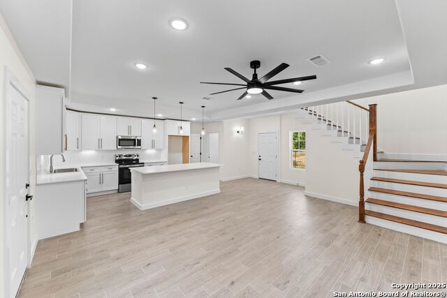 Image 3 of 22 For 350 Spanish Oak Dr