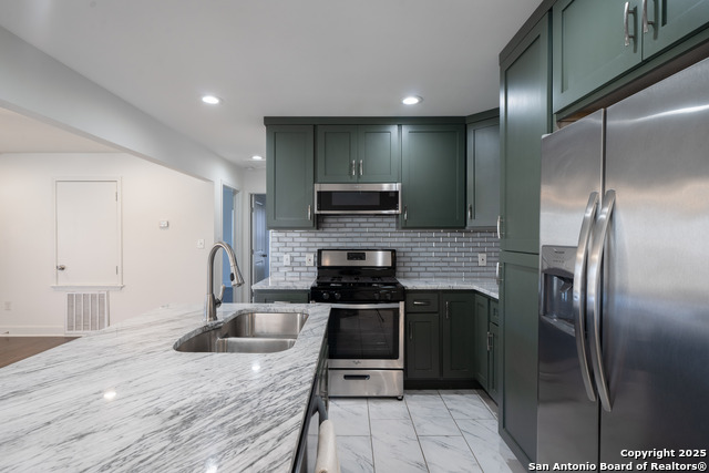 Listing photo id 10 for 330 Givens Ave