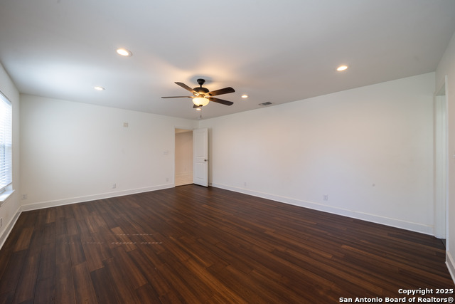 Listing photo id 13 for 330 Givens Ave